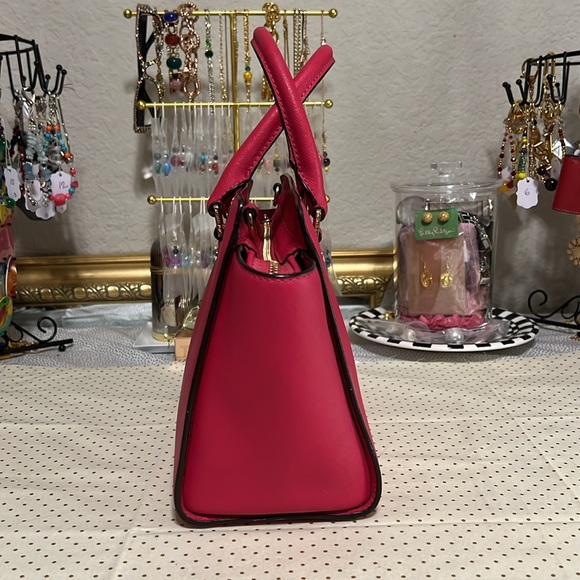 🔻MICHAEL Kors “Selma” Saffiano leather bag with zip top closure. - Picture 3 of 12